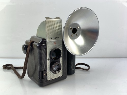 Argus bakelite box camera - box,