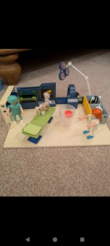 Playmobil vets surgery - vets,