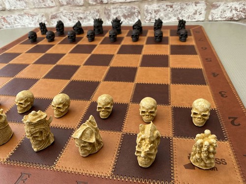 Skulls chess set ivory - skulls,