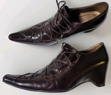 Edgy Avante-Garde Pointy Brown