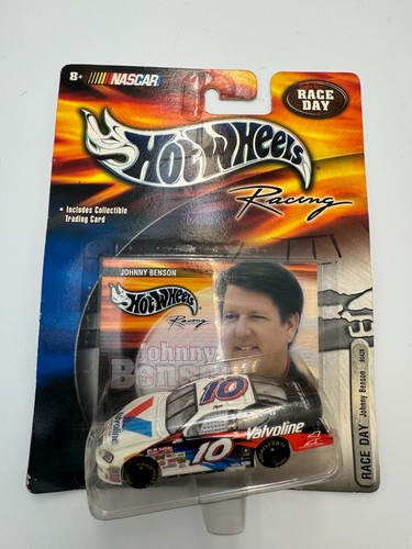 Nascar hot wheels race - race, day