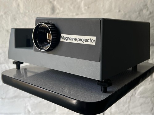Slide projector and retro - slide,