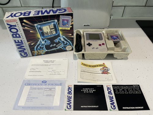 Nintendo gameboy dmg console - nintendo,
