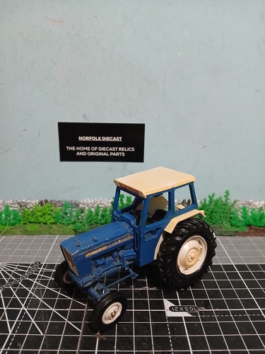Britains farm toys ford 6600 - britains,