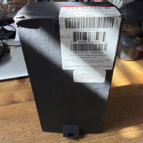 Bnib 100 authentic oakley pit - bnib,