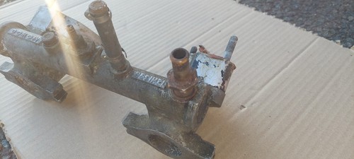 Twin carburettor inlet - su,