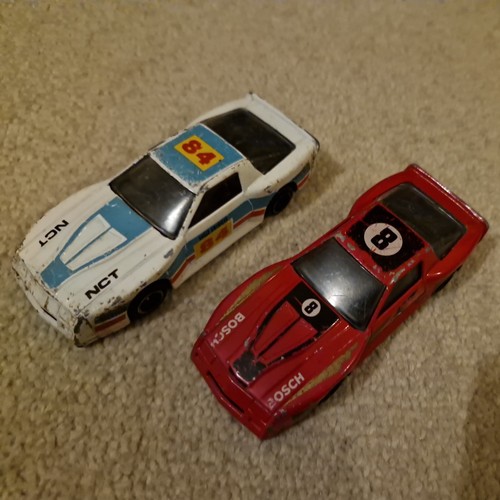 Two corgi scale chevrolet - two,