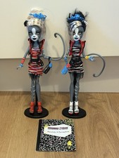 Monster High Meowlody & Purrsephone - Zombie Shake Doll’s With Bags & Stands