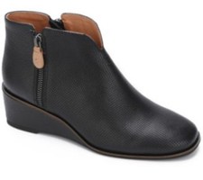 $129 GENTLE SOULS KENNETH COLE