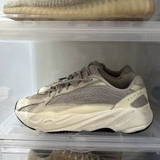 adidas Yeezy Boost 700 V2