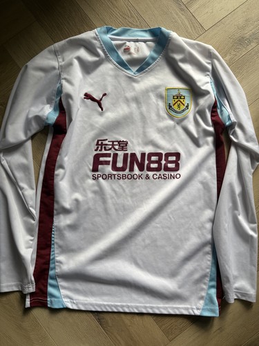 Burnley puma football - burnley,
