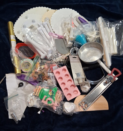 Wilton cake decorating lot - wilton,