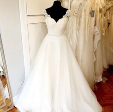 Ellis Bridal Diamond White A-Line Wedding Dress Bridal Size 10 Pre-owned Cleaned