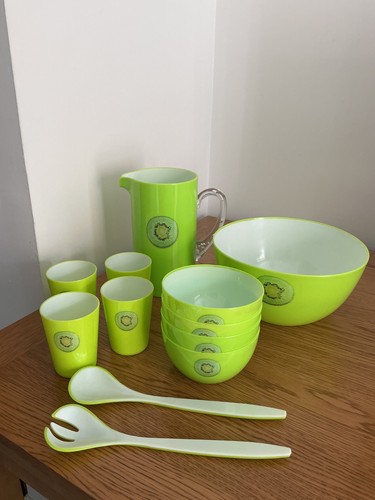 Retro kiwi themed - retro,