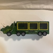 Dinosaur Truck with 12 Figures