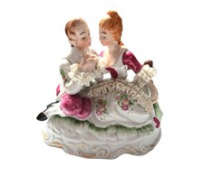 Dresden Lace Colonial Couple