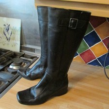 Clarks soft black leather knee