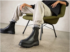 RUSSELL & BROMLEY Conquer