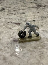 Micro Machines Mini Figure, Person, Tyre Fitter, Mechanic, Racing, Galoob 1995