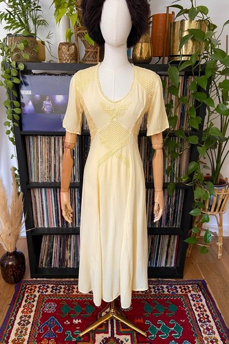 Vintage 1980s pale yellow - pale,