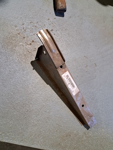 Chassis outrigger rear left - chassis,