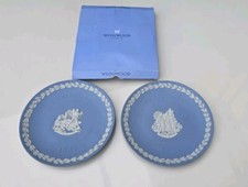 2 x WEDGWOOD Blue Jasperware CHRISTMAS 8.5" plates 1992 & 1993 Collectable