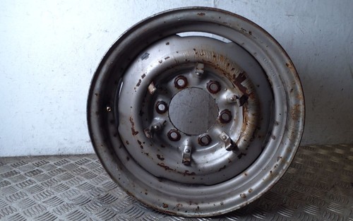 Toyota land cruiser - front, left