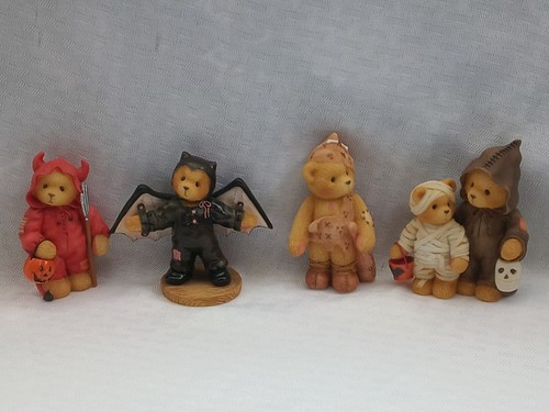 Halloween set cherished - ,