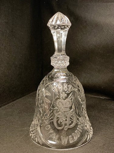 Royal wedding 1981 glass bell - 1981,