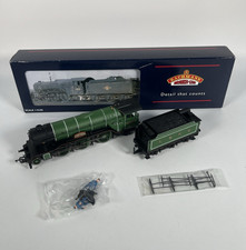 Bachmann 31-560 V2 4806 Green Howard LNER Darlington Green Stepped Loco &Tender