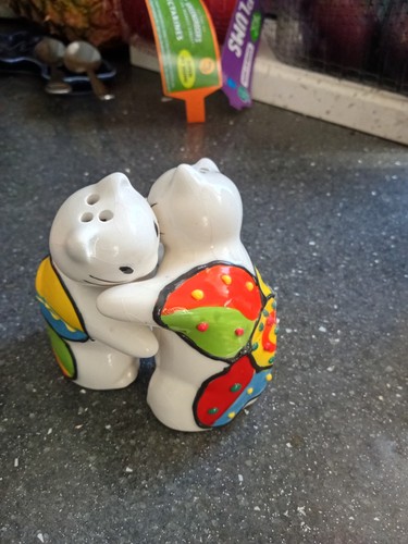 White flowered ceramic - white,