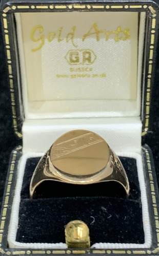 9ct yellow gold oval - , signet