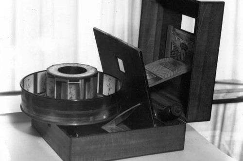 The praxinoscope theatre - praxinoscope, in
