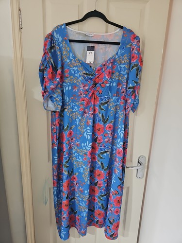 Matalan size blue floral - 22,