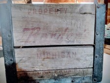 Borden's wooden Milk Crate
