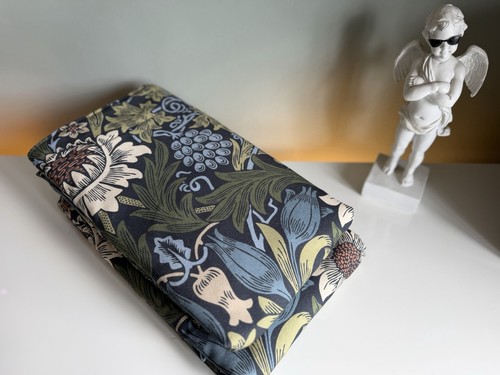 Large william morris pencil - william,