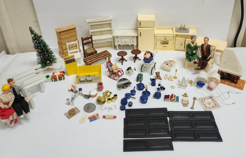 Huge lot vtg dollhouse - huge,