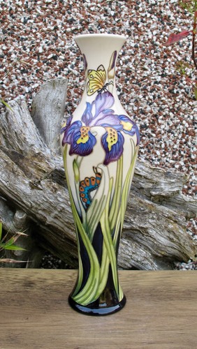 Moorcroft waves motion vase - in,