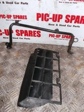 2001 yr Yamaha dt 125 /drtr 125  rad mount brkt and grille 0000288044