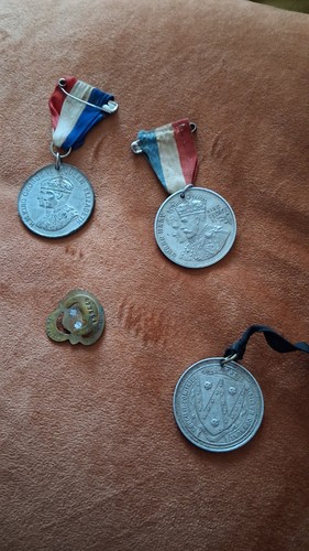 Group medals british - &,