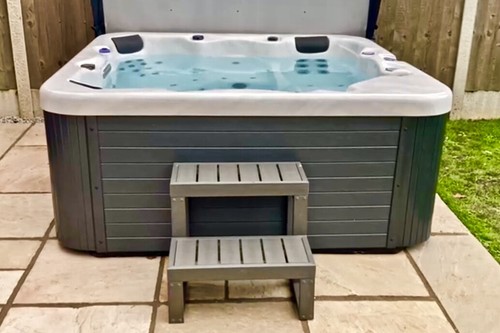 Jamaica person hot tub - jamaica,