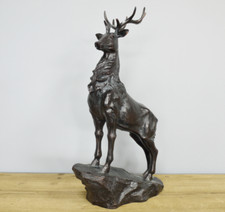 Stag plinth ornament - on,