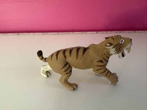 Saber tooth tiger - saber,