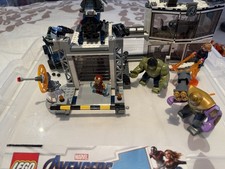LEGO Marvel Super Heroes 76131 Avengers Compound Battle Set