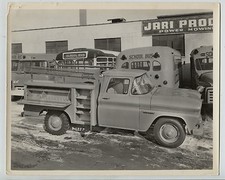2 Old Chevrolet Apache 20