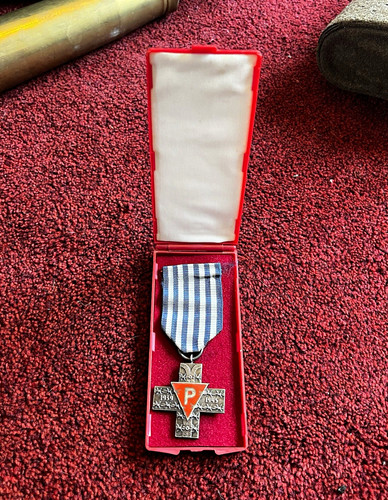 Wwii auschwitz cross medal - auschwitz,