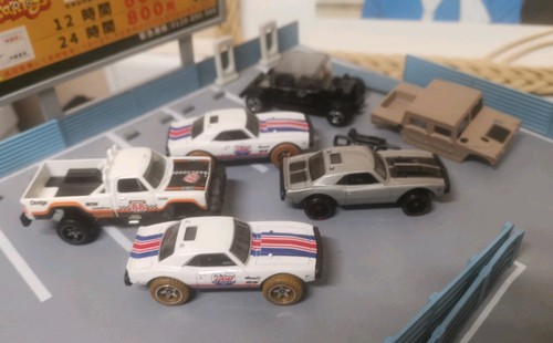 Hot wheels premium - hot, off