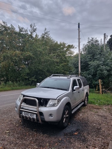 Breaking nissan navara - nissan,