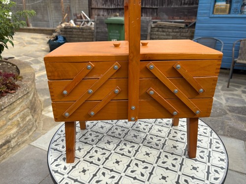 Large vintage tier wooden - large,