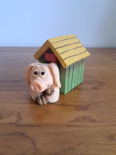 Piggin dog house - by, david
